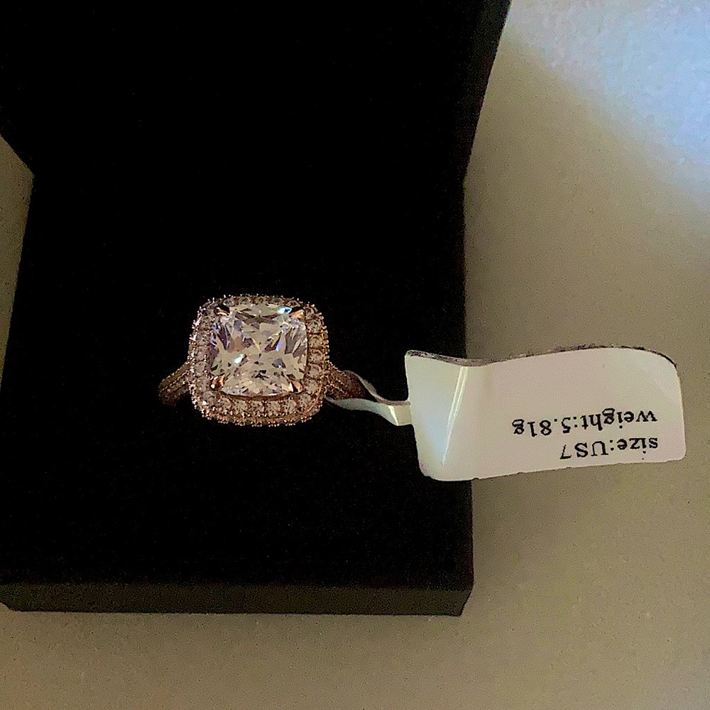Rose gold Cushion cut 4.35 Carrot sapphire 945 sterling silver Ring size 7